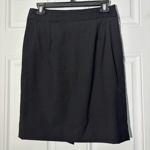 J. Crew Dresses & Skirts - J. Crew Lightweight Original Fit Pencil Skirt, Size 2